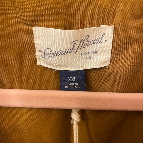 Universal Thread Button Up - Picture 2 of 6
